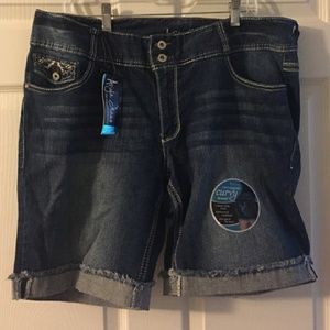 BNWT! Ariya Bermuda Curvy Fit Shorts size 18